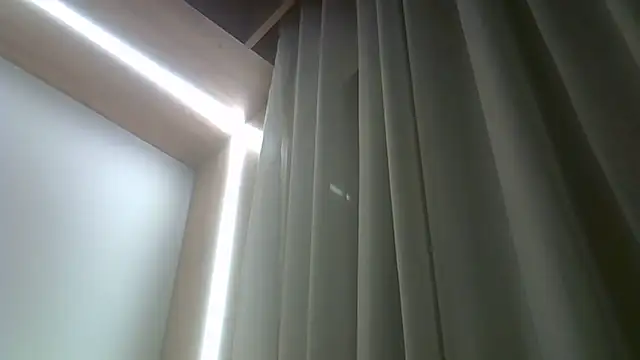 Snapshot of Skinny-Kitten chatting on 11-20-25, 12:22 Skinny-Kitten online show from 11-20-25, 12:22