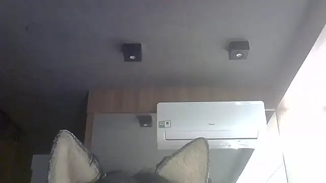 Snapshot of Skinny-Kitten chatting on 12-15-25, 05:01 Skinny-Kitten online show from 12-15-25, 05:01