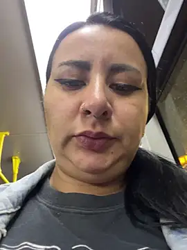 Snapshot of Abril_Luv chatting on 02-08-25, 12:06 Abril Luv online show from 02-08-25, 12:06
