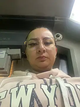 Snapshot of Abril_Luv chatting on 03-04-25, 01:01 Abril Luv online show from 03-04-25, 01:01