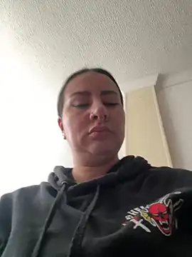 Abril Luv online show from 02-26-26, 01:10