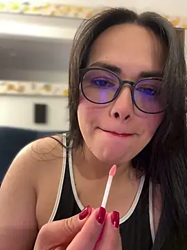 Snapshot of andra_rose chatting on 02-14-25, 11:09 andra rose online show from 02-14-25, 11:09