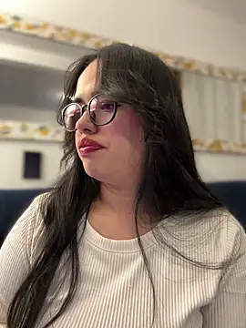 Snapshot of andra_rose chatting on 02-17-25, 11:31 andra rose online show from 02-17-25, 11:31