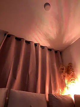 Snapshot of andra_rose chatting on 11-13-25, 11:25 andra rose online show from 11-13-25, 11:25