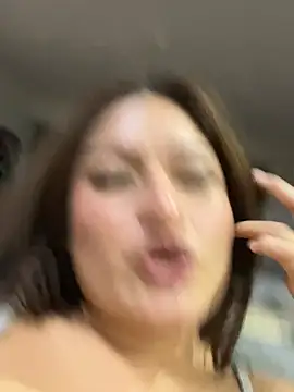 Snapshot of LuceroRm chatting on 06-04-26, 02:39 LuceroRm online show from 06-04-26, 02:39