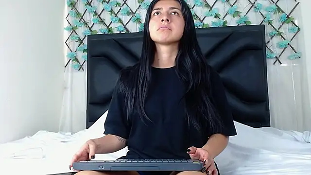 EmmaWilliamss online show from 10-08-25, 03:31