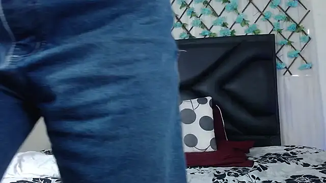 EmmaWilliamss online show from 12-15-25, 04:11