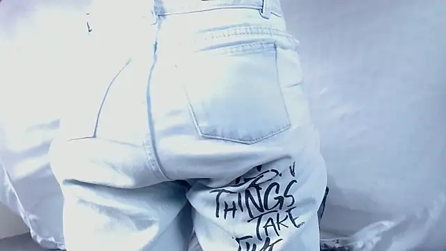 Snapshot of EmmaWilliamss chatting on 01-17-26, 05:27 EmmaWilliamss online show from 01-17-26, 05:27