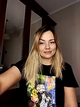 Snapshot of KrissSexi chatting on 10-26-25, 04:46 KrissSexi online show from 10-26-25, 04:46