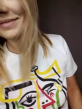 Snapshot of KrissSexi chatting on 10-27-25, 05:55 KrissSexi online show from 10-27-25, 05:55