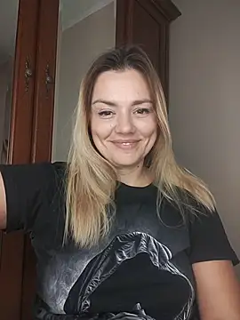 Snapshot of KrissSexi chatting on 10-31-25, 06:20 KrissSexi online show from 10-31-25, 06:20