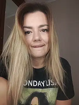 Snapshot of KrissSexi chatting on 11-04-25, 08:35 KrissSexi online show from 11-04-25, 08:35