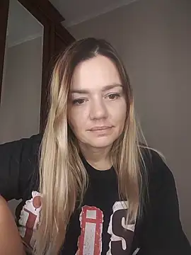 Snapshot of KrissSexi chatting on 11-18-25, 05:12 KrissSexi online show from 11-18-25, 05:12