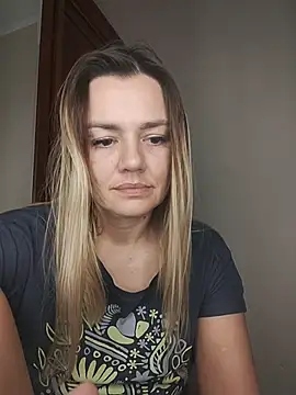 Snapshot of KrissSexi chatting on 11-18-25, 05:17 KrissSexi online show from 11-18-25, 05:17