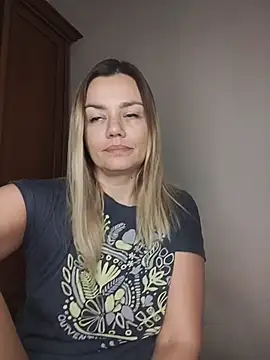 Snapshot of KrissSexi chatting on 11-19-25, 05:40 KrissSexi online show from 11-19-25, 05:40