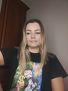 Snapshot of KrissSexi chatting on 11-21-25, 01:21 KrissSexi online show from 11-21-25, 01:21