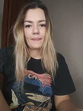 Snapshot of KrissSexi chatting on 11-22-25, 06:45 KrissSexi online show from 11-22-25, 06:45