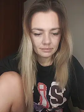 Snapshot of KrissSexi chatting on 11-26-25, 09:27 KrissSexi online show from 11-26-25, 09:27