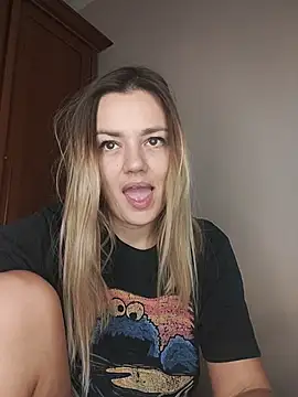 Snapshot of KrissSexi chatting on 11-28-25, 05:10 KrissSexi online show from 11-28-25, 05:10