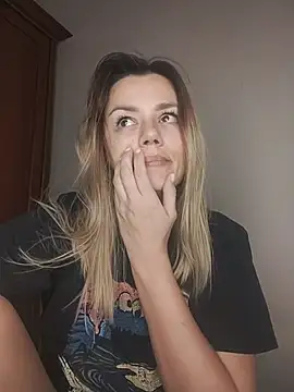 Snapshot of KrissSexi chatting on 11-28-25, 05:15 KrissSexi online show from 11-28-25, 05:15