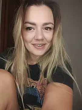 Snapshot of KrissSexi chatting on 12-03-25, 06:43 KrissSexi online show from 12-03-25, 06:43