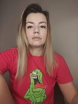 Snapshot of KrissSexi chatting on 12-14-25, 07:36 KrissSexi online show from 12-14-25, 07:36