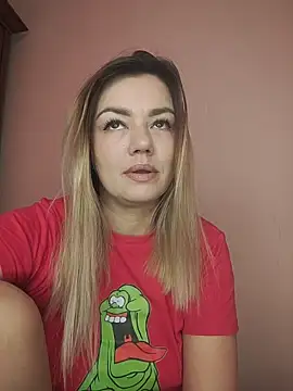 Snapshot of KrissSexi chatting on 12-15-25, 08:18 KrissSexi online show from 12-15-25, 08:18