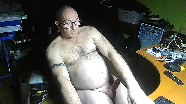 Snapshot of chrichri38@xh chatting on 02-27-25, 10:09 chrichri38xh online show from 02-27-25, 10:09
