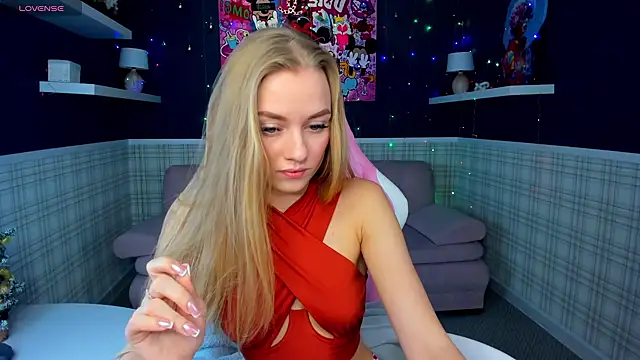 Snapshot of Barbie_Lis chatting on 12-19-24, 11:25 Barbie Lis online show from 12-19-24, 11:25