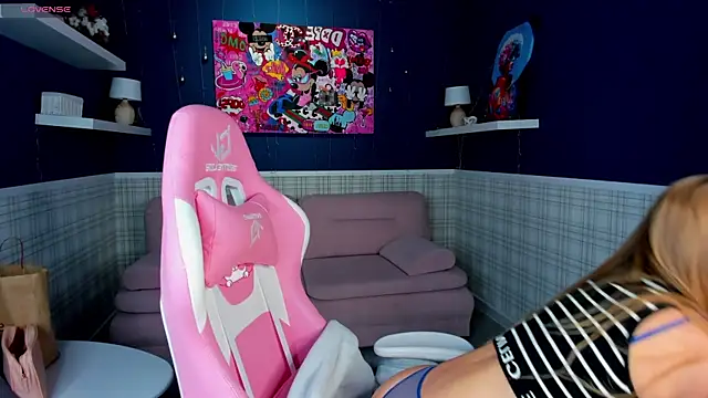 Snapshot of Barbie_Lis chatting on 01-20-25, 11:43 Barbie Lis online show from 01-20-25, 11:43