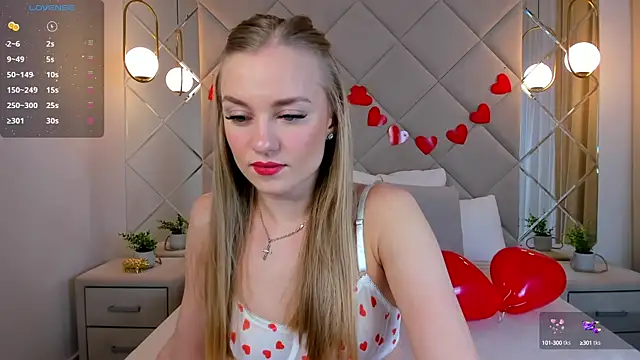 Snapshot of Barbie_Lis chatting on 02-13-25, 11:58 Barbie Lis online show from 02-13-25, 11:58