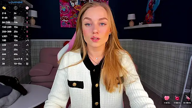 Snapshot of Barbie_Lis chatting on 02-24-25, 11:19 Barbie Lis online show from 02-24-25, 11:19