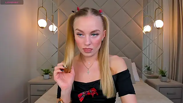 Snapshot of Barbie_Lis chatting on 03-05-25, 12:27 Barbie Lis online show from 03-05-25, 12:27