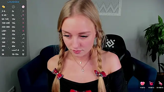 Snapshot of Barbie_Lis chatting on 03-19-25, 04:14 Barbie Lis online show from 03-19-25, 04:14