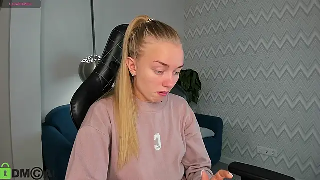 Snapshot of Barbie_Lis chatting on 09-11-25, 12:44 Barbie Lis online show from 09-11-25, 12:44