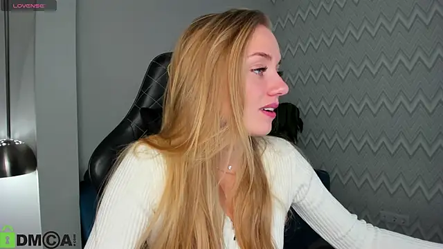 Snapshot of Barbie_Lis chatting on 10-20-25, 12:55 Barbie Lis online show from 10-20-25, 12:55