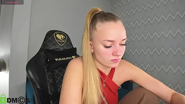 Snapshot of Barbie_Lis chatting on 10-25-25, 12:18 Barbie Lis online show from 10-25-25, 12:18