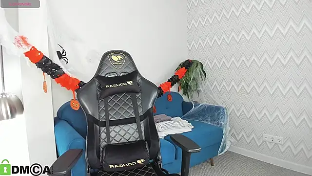 Snapshot of Barbie_Lis chatting on 10-28-25, 12:03 Barbie Lis online show from 10-28-25, 12:03