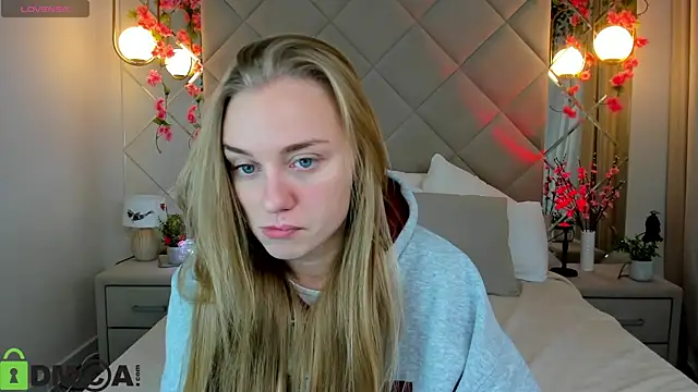 Snapshot of Barbie_Lis chatting on 11-29-25, 01:08 Barbie Lis online show from 11-29-25, 01:08