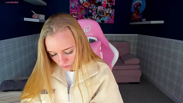 Snapshot of Barbie_Lis chatting on 11-30-25, 01:31 Barbie Lis online show from 11-30-25, 01:31