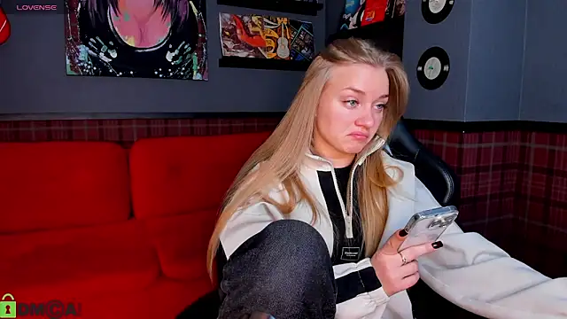 Snapshot of Barbie_Lis chatting on 02-12-26, 01:11 Barbie Lis online show from 02-12-26, 01:11