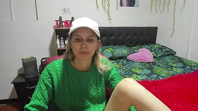 Snapshot of lauren_ashlee chatting on 02-13-26, 01:40 lauren ashlee online show from 02-13-26, 01:40