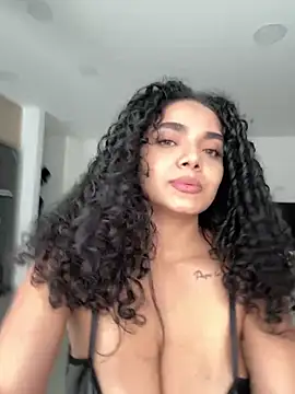 Snapshot of Mariecurl chatting on 05-17-26, 06:59 Mariecurl online show from 05-17-26, 06:59