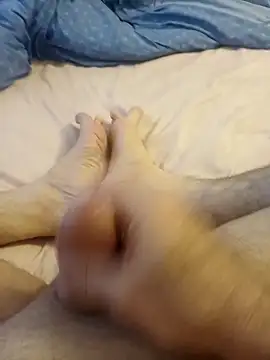 Snapshot of Hardapple01 chatting on 11-16-25, 05:57 Hardapple01 online show from 11-16-25, 05:57