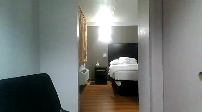 Snapshot of SlimBeenBadd1981 chatting on 12-02-24, 01:36 SlimBeenBadd1981 online show from 12-02-24, 01:36