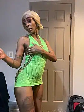 Snapshot of SlimBeenBadd1981 chatting on 12-31-24, 02:47 SlimBeenBadd1981 online show from 12-31-24, 02:47