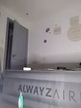 Snapshot of SlimBeenBadd1981 chatting on 09-10-25, 12:27 SlimBeenBadd1981 online show from 09-10-25, 12:27