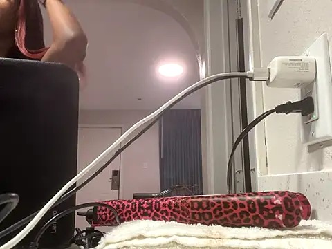 Snapshot of SlimBeenBadd1981 chatting on 10-08-25, 06:33 SlimBeenBadd1981 online show from 10-08-25, 06:33