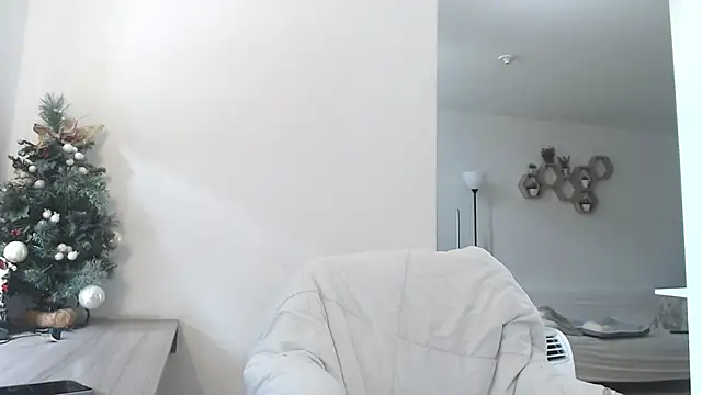 Snapshot of MIYESSI chatting on 02-05-26, 02:00 MIYESSI online show from 02-05-26, 02:00