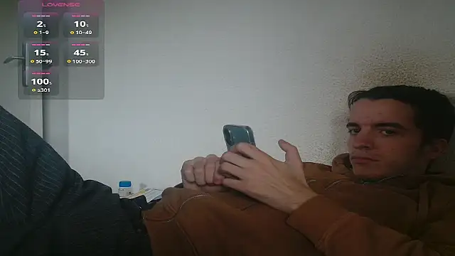 Snapshot of Tombgy07 chatting on 01-17-26, 02:11 Tombgy07 online show from 01-17-26, 02:11